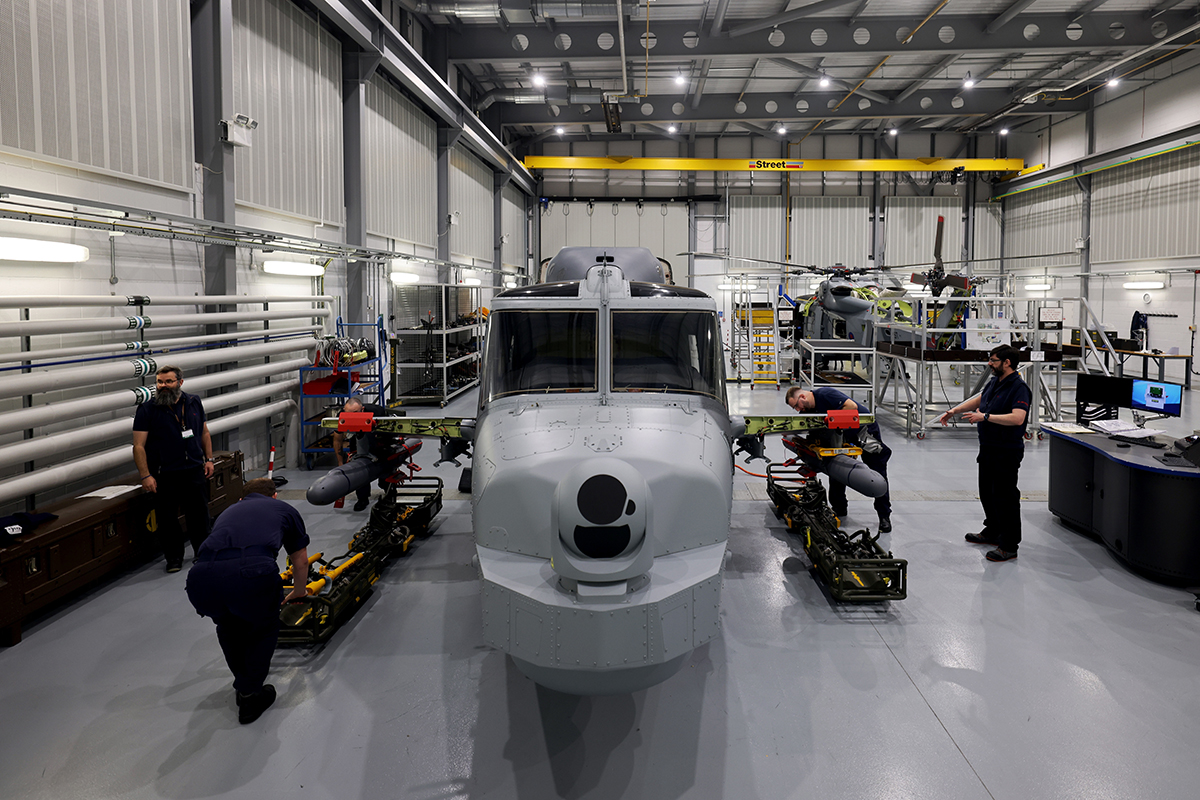WILDCAT GROUND CREW HAVE A NEW TRAINER TO PREPARE THE NAVY HELICOPTES FOR FRONT-LINE COMBAT 3 FRPUE 20221104 XN0012 017