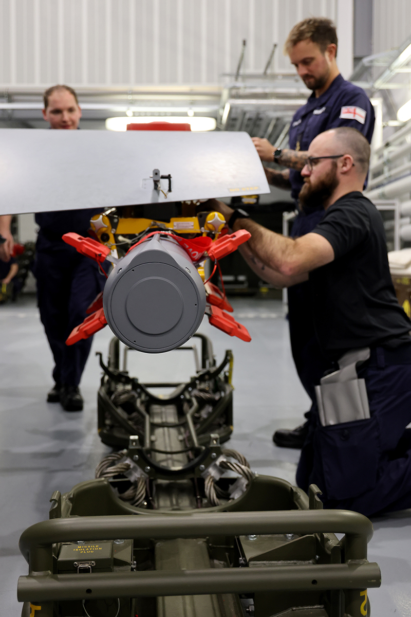 WILDCAT GROUND CREW HAVE A NEW TRAINER TO PREPARE THE NAVY HELICOPTES FOR FRONT-LINE COMBAT 9 FRPUE 20221104 XN0012 033